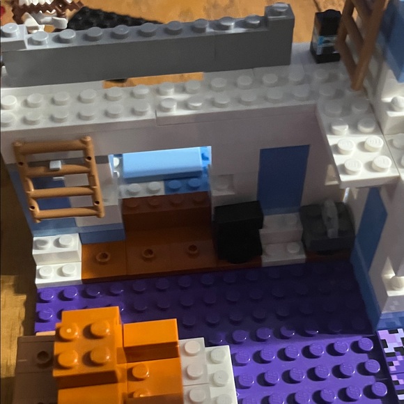 LEGO Minecraft Ice Castle Set - Picture 4 of 5
